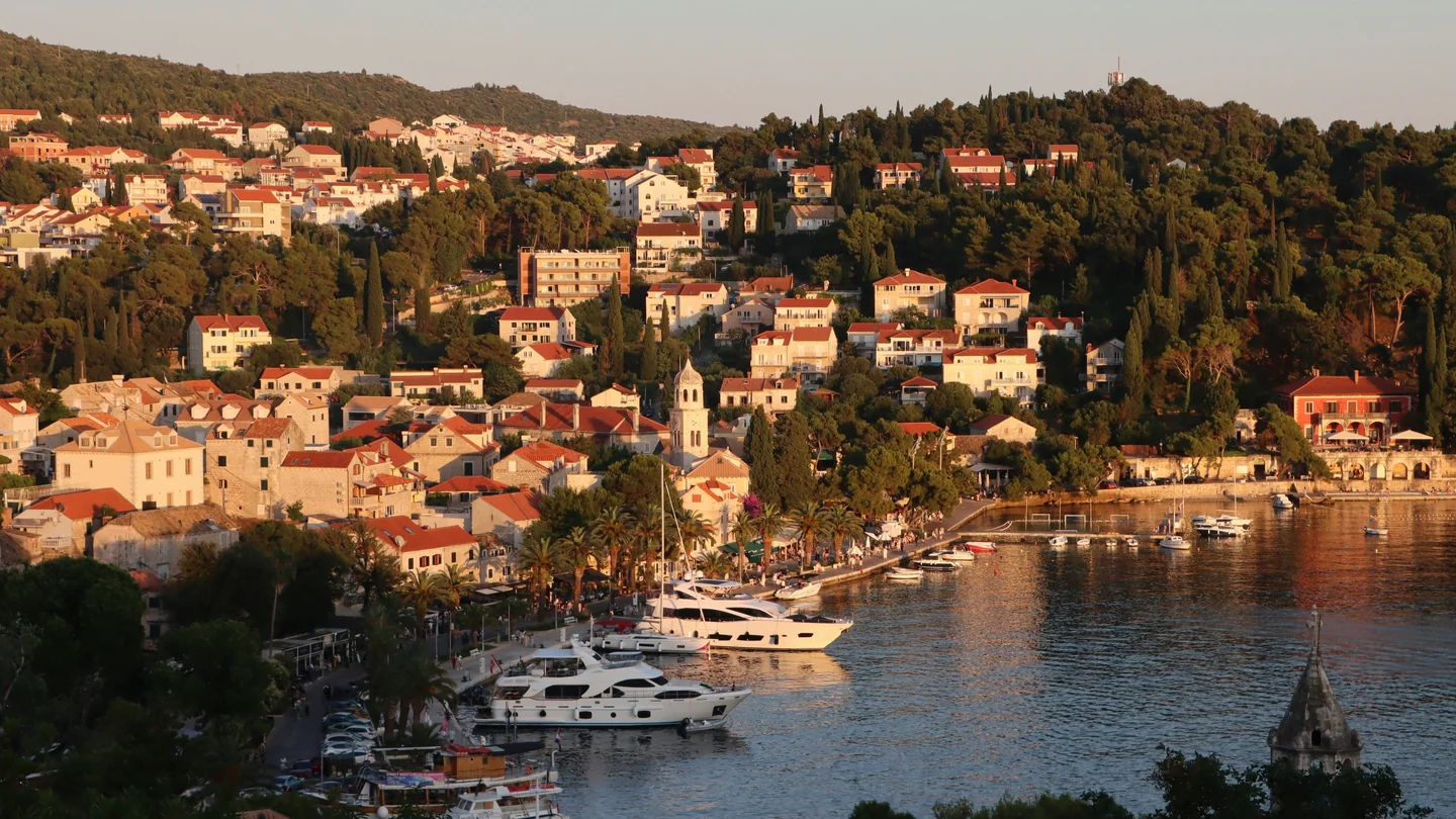 Il porto di Cavtat nella luce del tardo pomeriggio