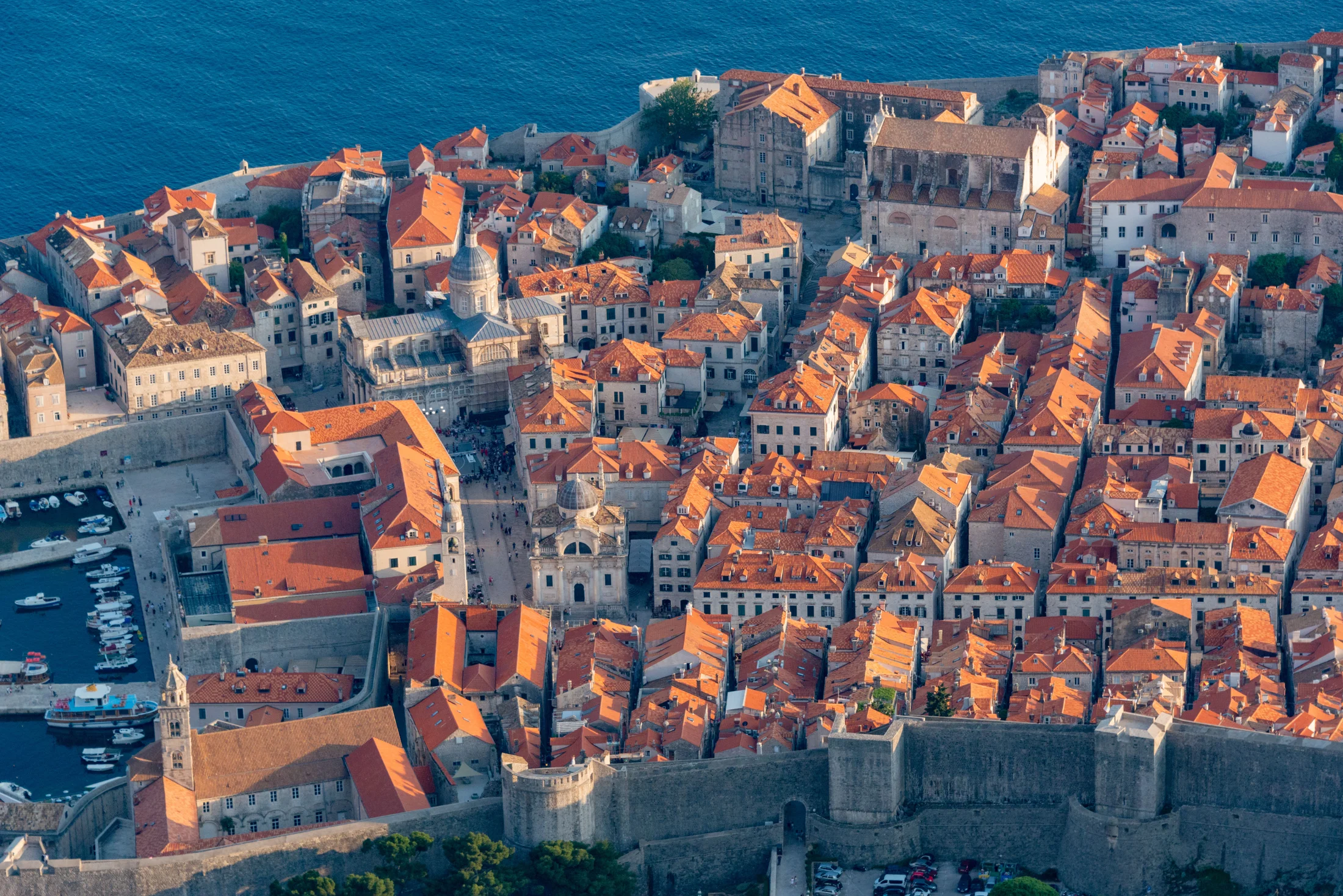 Terrakottadächer innerhalb der Stadtmauern von Dubrovnik